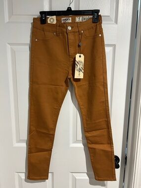 Women's Skinny Jeans in Camel Tan